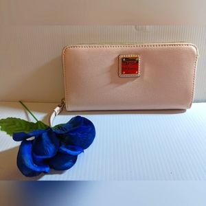 NWOT Dooney & Bourke Light Pink Leather Zippered Wallet w/Gold Accents RFID
